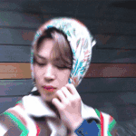 [방탄소년단] 시그사진에 지민이 <b>손수건</b>두른착장 정보좀