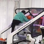 [방탄소년단] 몸만 컸지 하는 행동은 얄짤없이