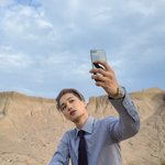 카이 <b>남자</b>치고 <b>손</b>작은듯