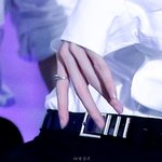 아니 손이 어떻게 이래...?