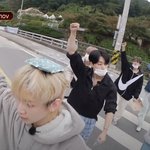 에이티즈 횡단보도 건널때 손들고 건너는데