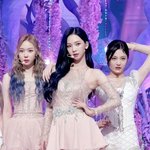 근데 카리나 이거 뭔가 <b>포즈</b>같은게 지수같아