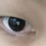 눈에 섀도우가루 좀 들어갔는데