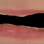 나 웃을 때 <b>입이</b> 삐뚤어지는데 어떡하냐
