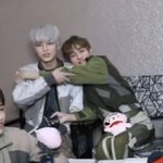 얘네는 카메라 돌아가는데도 <b>팬</b> <b>기만</b>을하네... ㅋㅋ