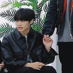 <b>빵</b><b>선</b> 손잡는다 사귄다