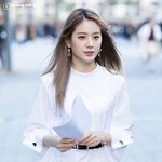 옅은 미소에도 <b>무장</b>해제 시키는 여돌