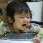 우는 동생 달래주는 건후