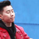 <b>악수</b>는 됐고 팔찌나 받아