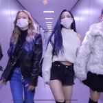 <b>지민이</b> 오른쪽에서 두번째야?