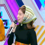 오늘자 두건 두른 아린이 ..<b>gif</b>