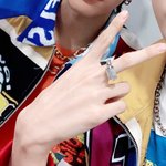 [NCT] <b>성찬</b>이 손에 놀란 여성