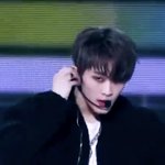 [NCT] 오늘 마크 직캠 인이어 만지는 거 본 사람