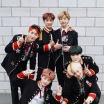 [NCT] 막내한테 상을 쥐어주는 <b>형들</b>