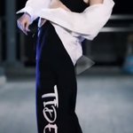 이 바지 어디꺼<b>일까</b>