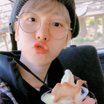 백현이가 셀카 못찍는건가?