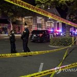 쇼핑몰서 총격 사건 10대 2명 숨져