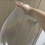 코로나의 <b>여파</b>로 집에서 잼민이처럼 노는 여성 등장