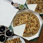 저녁은 피자로 해결했어요.