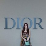 <b>디올</b> 뮤즈는 수지 아니야??