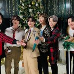 [모두드루와] 뷔 <b>왼쪽</b> 가슴에