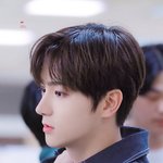 가족들이 나빼고 다 괜찮게 생겼어