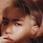 [백현] 백현이 일앨 사진 떴다 ㅠㅠ