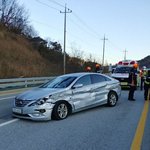수험생 태우고 가던 승용차 가드<b>레일</b> 충돌…수험생 호송