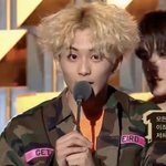 [NCT즌] 마이크 꼭 쥔 <b>두</b> <b>손</b> 이마크