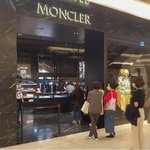 [이것좀봐줘] 명품 패딩에 120만원 쓴 20대 여성...코로나...