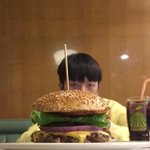 새벽이니까 <b>우원</b>째 햄버거짤 푼다