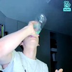 [뉴이스트] 덬들아 혹시 <b>미녀</b>니 겨 노출한 브이앱 더 없니..?