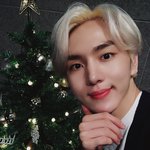 [펜타곤] 형구 <b>크리스마스</b>짤 너무 예쁘다