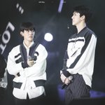 <b>세훈이</b> 콕 찌르는 백현이