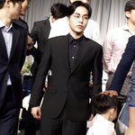 시우민 <b>이날</b> 사진 더 없냐