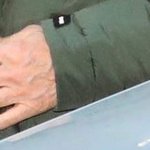 누구 손이게?