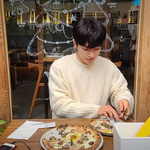[인피니트] 조각상의 <b>피자먹방</b> 너무 재밌어