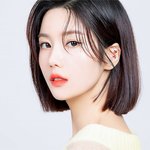 <b>정색</b>할 때 더 예쁜 것 같은 여돌