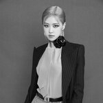 생로랑의 뉴컬렉션을 전세계에서 가장 먼저 입은 블랙핑크 <b>로제</b>