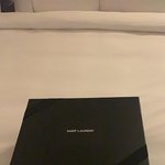 블핑 로제가 <b>생로랑</b>에게 받은 선물 모아봄