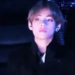 타그룹 무대 보며 <b>정색</b>하는 방탄 뷔