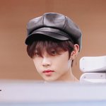 입국심사받는 <b>서누</b>