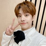 <b>왠일</b>로 멀쩡한 셀카를 찍었네