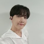<b>정호석</b> 셀카 이쁘지 않냐