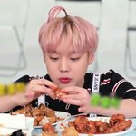 <b>앙증</b>스럽게 솟아난 새싹 아이돌!