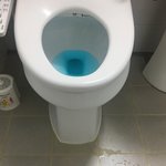 [이것좀봐줘] 오줌을 흘려놓은 A/S 기사님 정상인가요?