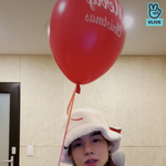 [빅톤] 얘 <b>풍선</b> 받아왔어