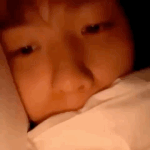 쏟아질듯한 볼따구와 살짝 보이는 애기이빨이