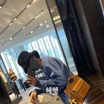 백현이 <b>뽀글이</b> 모자에 빠졋나봐