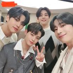[펜타곤] 우리 <b>뱁새</b> 오늘 나온다잉